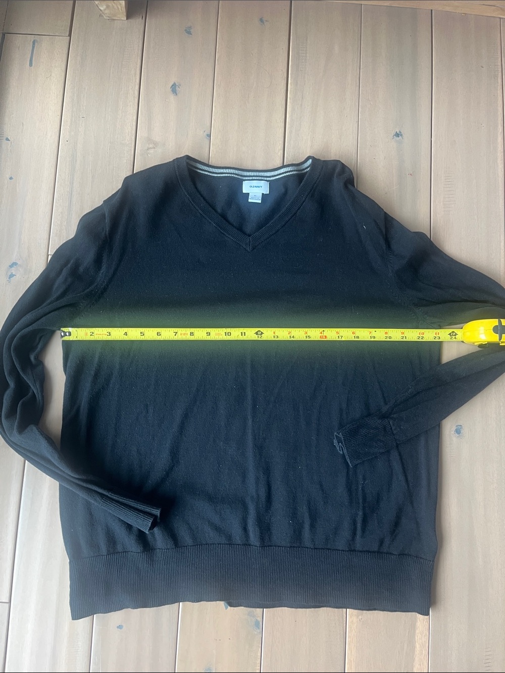 Old Navy Men’s Black V-Neck Knit Sweater